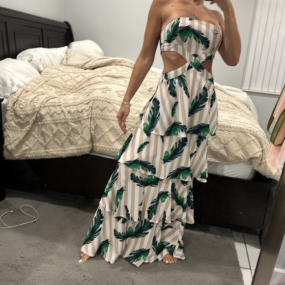 Beach Dress - Picture 3 of 3